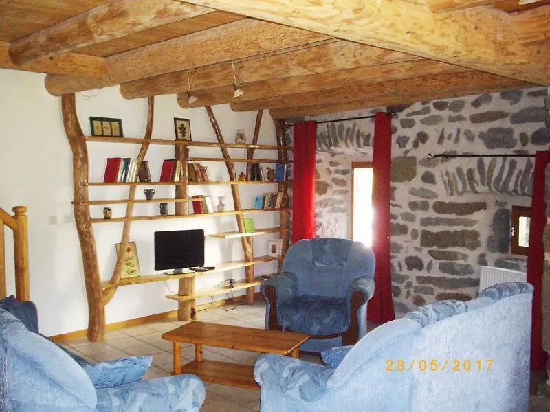 Holiday home Maison Mouilhade Chaspuzac